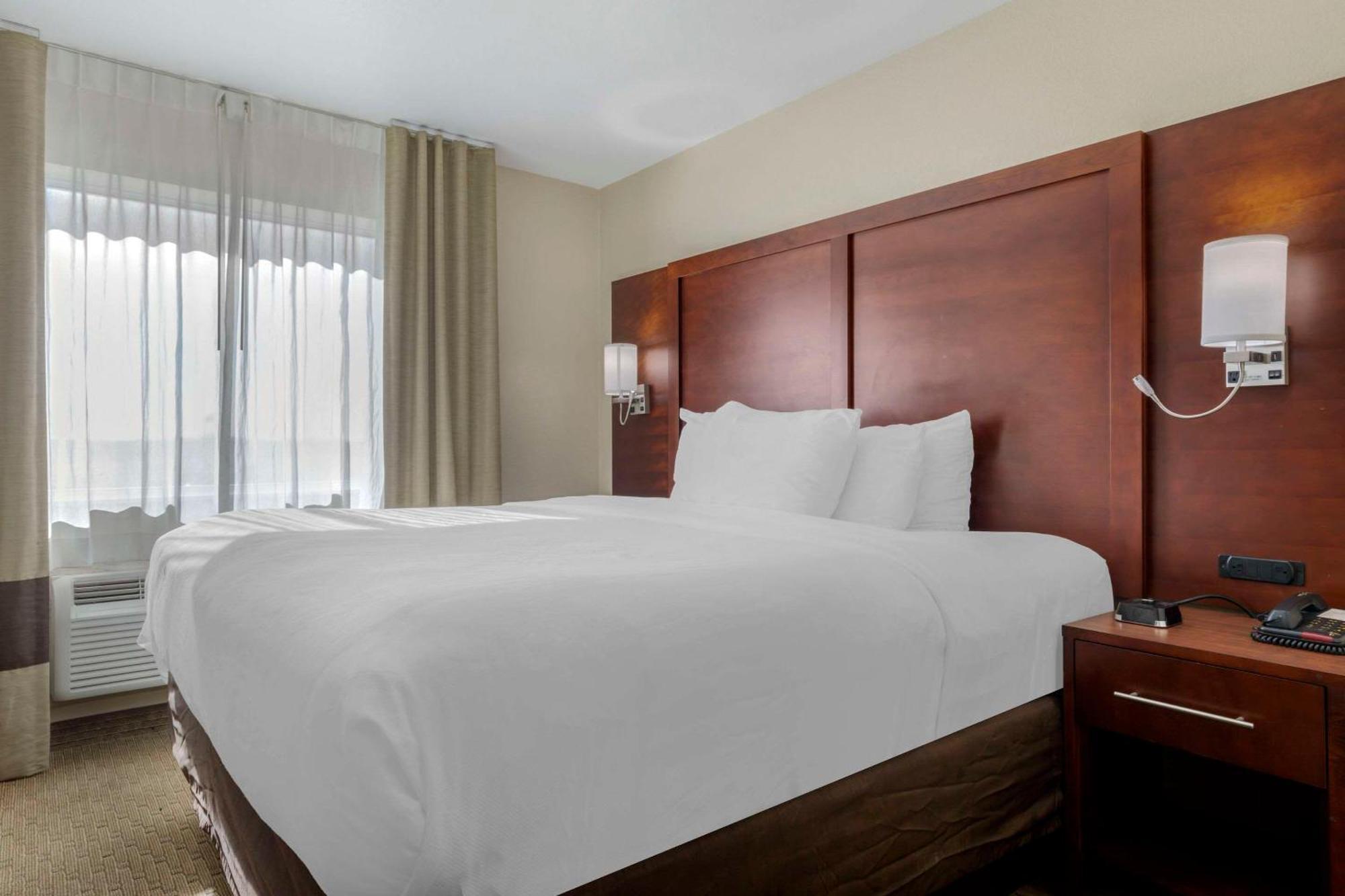 Comfort Suites Бенбрук Екстер'єр фото